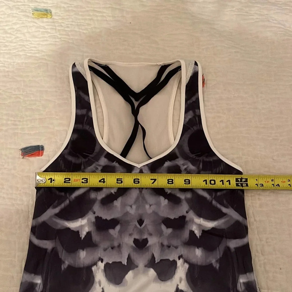 Lululemon Dance to Yoga Mesh Black and white Racerback Tank Top Size 2 - Picture 4 of 5